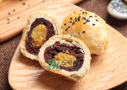 蛋黃酥為什么會(huì)爆開(kāi)？蛋黃酥爆餡是什么原因？