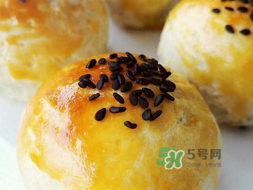 蛋黃酥為什么會開裂？蛋黃酥開裂原因
