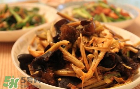 黃花菜為什么苦？黃花菜為什么要曬干