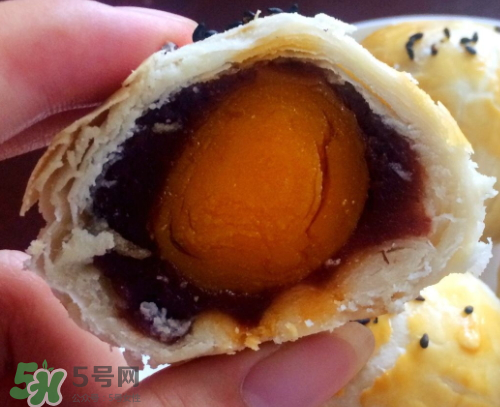 蛋黃酥可以用熟蛋黃嗎？蛋黃酥用什么蛋黃好？