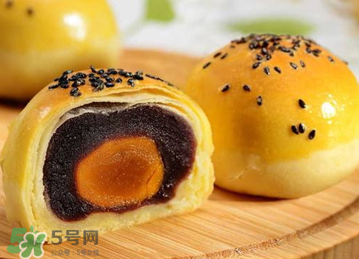 蛋黃酥可以用熟蛋黃嗎？蛋黃酥用什么蛋黃好？