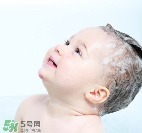 秋天嬰兒幾天洗一次澡？秋天嬰兒洗幾次澡？