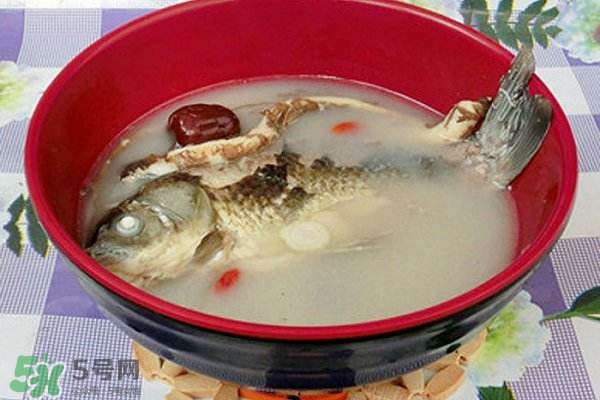 產(chǎn)婦鯽魚湯什么時候喝？產(chǎn)婦鯽魚湯放調料嗎？