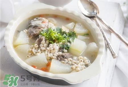 產(chǎn)婦鯽魚湯什么時候喝？產(chǎn)婦鯽魚湯放調料嗎？