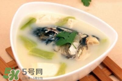 產(chǎn)婦鯽魚湯什么時候喝？產(chǎn)婦鯽魚湯放調料嗎？