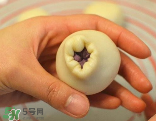 蛋黃酥油皮怎么揉出膜？蛋黃酥油皮不出膜怎么辦？