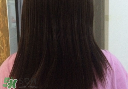 護(hù)發(fā)精油什么時(shí)候用最好？護(hù)發(fā)精油什么時(shí)候涂頭發(fā)