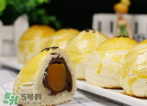 蛋黃酥可以用微波爐烤嗎？微波爐可以做蛋黃酥嗎？