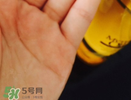 歐萊雅護發(fā)精油哪款好？歐萊雅護發(fā)精油和愛茉莉精油對比
