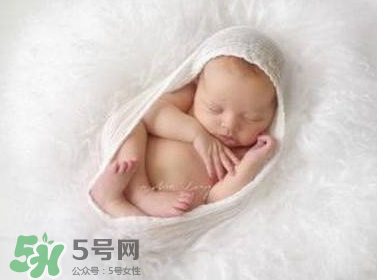 剪臍帶時(shí)寶寶會(huì)不會(huì)疼？剪臍帶寶寶疼嗎？