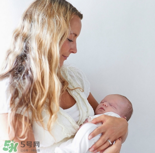 新生寶寶怎么抱？新生寶寶可以豎著抱嗎？