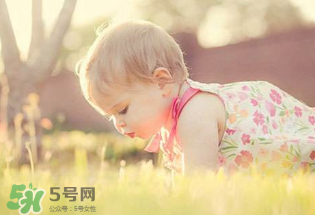 寶寶曬太陽后出濕疹正常嗎？寶寶曬太陽會出濕疹嗎？
