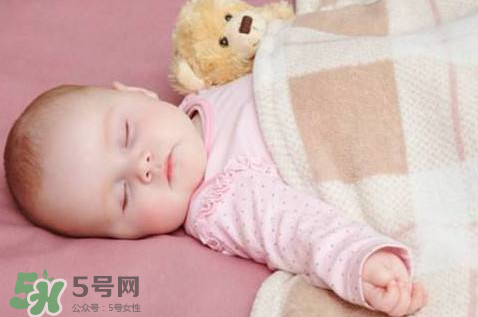 怎么樣培養(yǎng)寶寶自己入睡？怎么樣培養(yǎng)寶寶整夜睡覺(jué)？