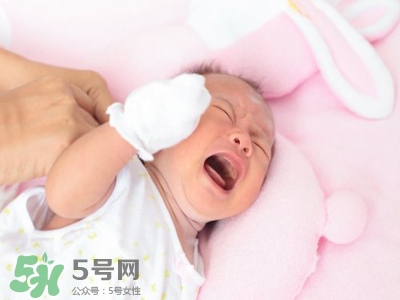 剛出生的寶寶要注意什么？剛出生的寶寶要準(zhǔn)備哪些東西？