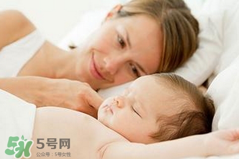 新生寶寶怎么抱？新生寶寶可以豎著抱嗎？