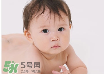 剛出生的寶寶要注意什么？剛出生的寶寶要準(zhǔn)備哪些東西？