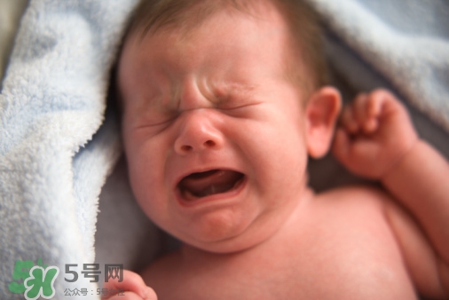 寶寶驚厥是什么癥狀？如何區(qū)別寶寶驚厥和驚跳？