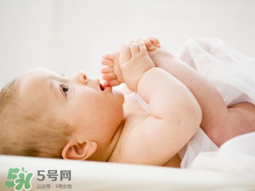 剛出生的寶寶要注意什么？剛出生的寶寶要準(zhǔn)備哪些東西？