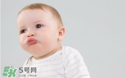 寶寶驚跳反應(yīng)什么時候消失？寶寶驚跳反射太頻繁怎么辦？