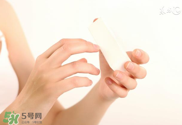 指甲上沒有月牙是缺什么？指甲上沒有月牙怎么補？