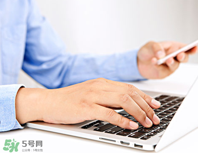 指甲上沒(méi)有月牙是病嗎？指甲上沒(méi)有月牙正常嗎？