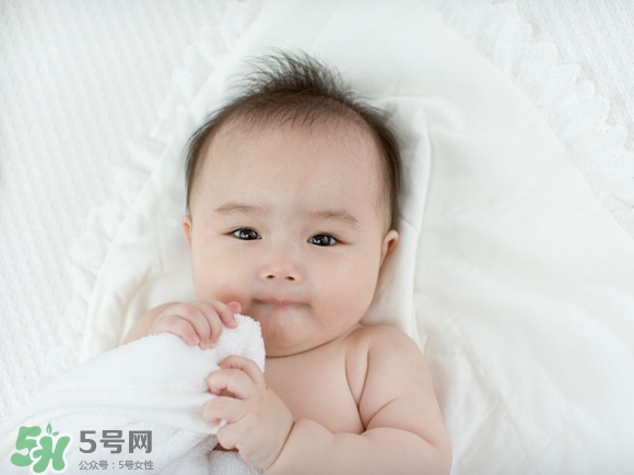 嬰兒幾個月可以做寶寶椅？嬰兒安全椅安裝方法