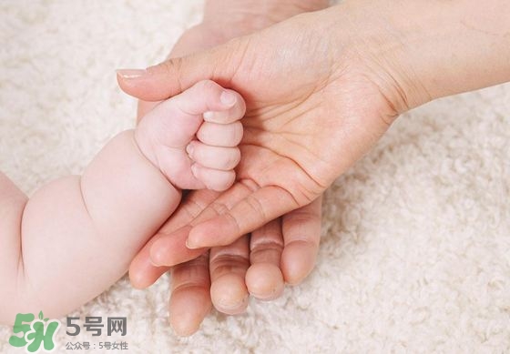 未滿月的寶寶可以剪指甲嗎？寶寶多久剪一次指甲？