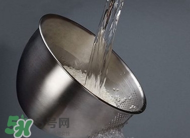 自來(lái)水為什么不能直接喝？自來(lái)水洗過(guò)的水果為什么可以吃？