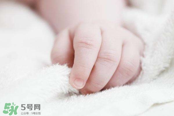 未滿月的寶寶可以剪指甲嗎？寶寶多久剪一次指甲？