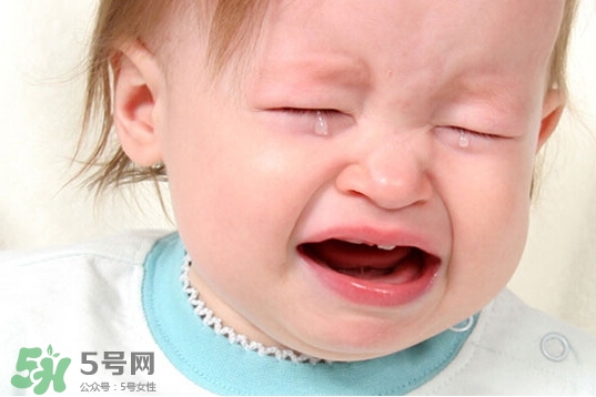 寶寶晚上哭鬧是怎么回事？寶寶晚上哭鬧不睡覺(jué)怎么辦？