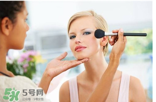 哺乳期可以化妝嗎？哺乳期化妝對(duì)寶寶有影響嗎？