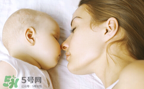 母乳到什么時候就沒營養(yǎng)了？母乳什么時候斷最好？