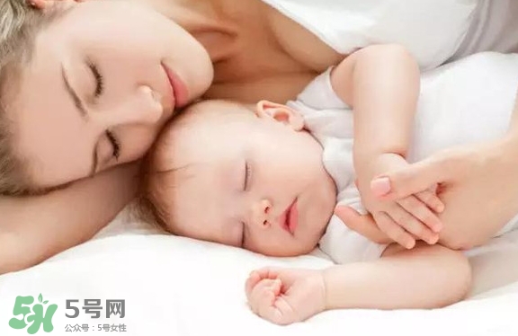 怎么哄寶寶入睡？哄寶寶睡覺的方法