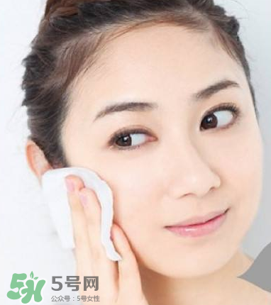 光擦保濕型化妝水就能有效保濕?怎樣正確的使用化妝水？