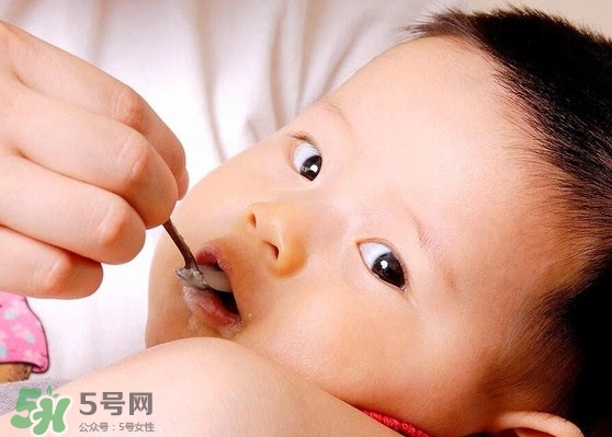 母乳喂養(yǎng)胸部會變形嗎？如何避免產(chǎn)后乳房變形？
