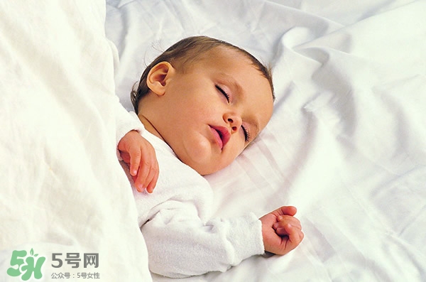 寶寶睡覺搖頭怎么回事？寶寶睡覺搖頭是缺鈣嗎？