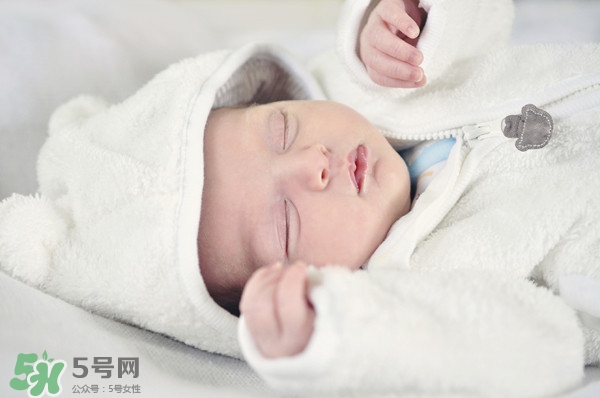寶寶張嘴睡覺會變丑嗎？寶寶張嘴睡覺的危害