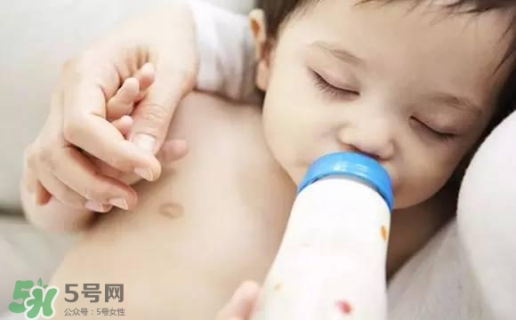 寶寶睡覺吃奶好嗎？寶寶睡覺吃奶怎么辦？