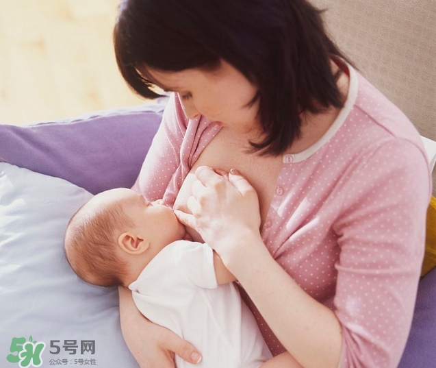 母乳喂養(yǎng)胸部會變形嗎？如何避免產(chǎn)后乳房變形？