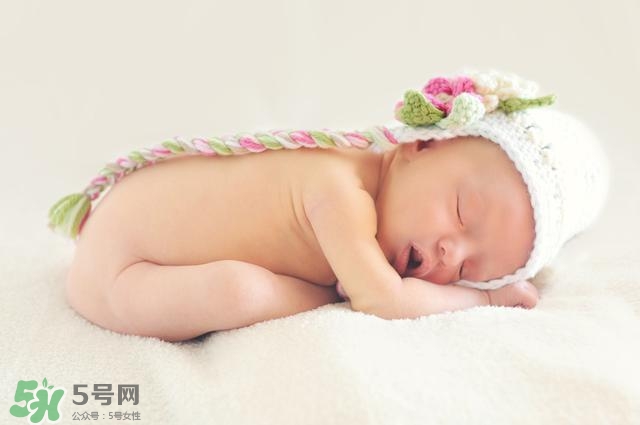 寶寶張嘴睡覺怎么回事？寶寶張嘴睡覺怎么糾正？