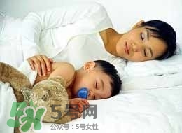 寶寶睡覺出汗多是什么原因？寶寶睡覺的常見誤區(qū)