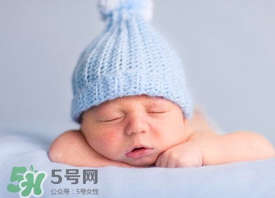 寶寶睡覺搖頭怎么回事？寶寶睡覺搖頭是缺鈣嗎？