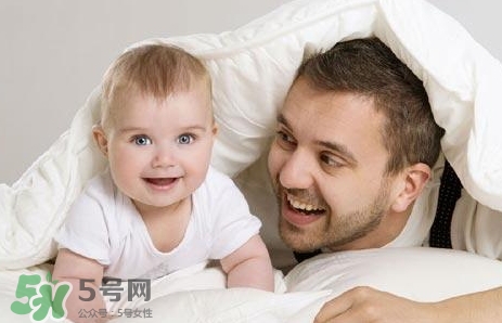 寶寶晚上哭鬧是怎么回事？寶寶晚上哭鬧不睡覺(jué)怎么辦？