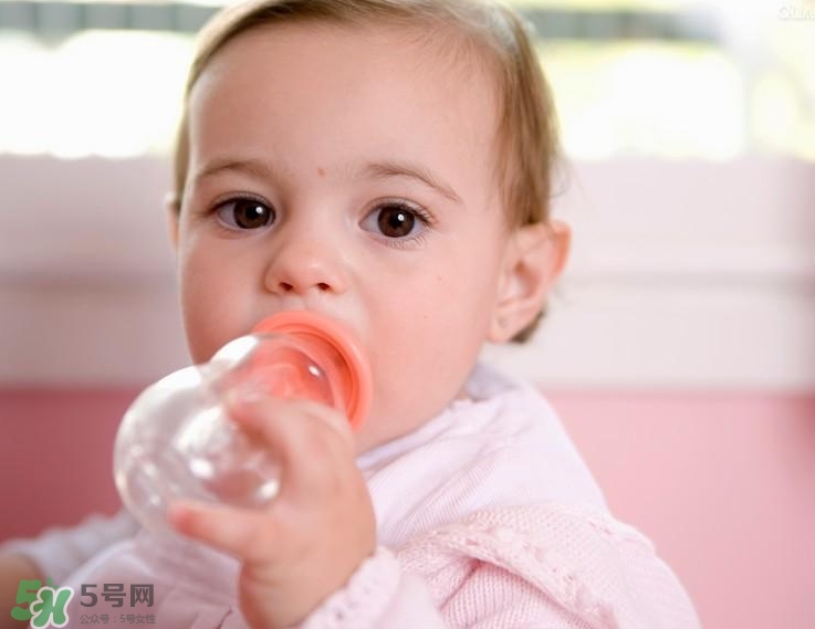 要上班了寶寶吃母乳怎么辦？要上班了寶寶不吃奶瓶怎么辦？