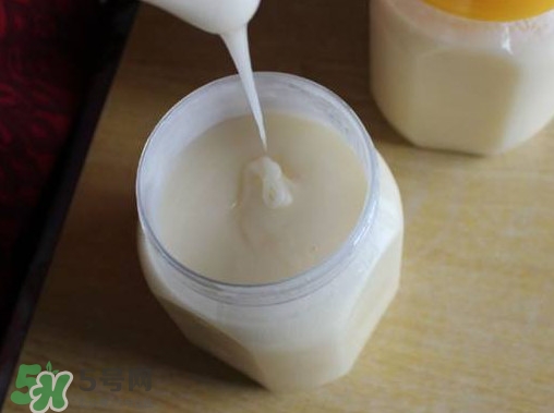 椴樹蜜和百花蜜哪個(gè)好？椴樹蜜和百花蜜的區(qū)別