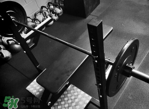 臥推怎么用胸肌發(fā)力？臥推發(fā)力技巧