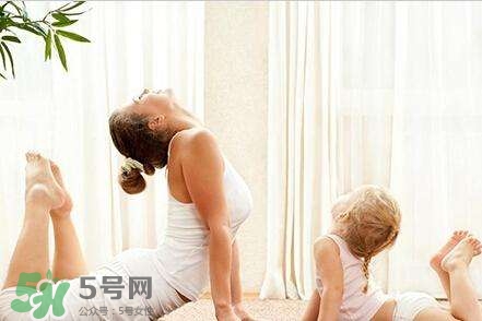 產(chǎn)后做什么運(yùn)動(dòng)好？產(chǎn)后做瑜伽好處多