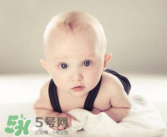 新生兒要多抱抱嗎？新生兒應(yīng)該是多抱還是多躺？