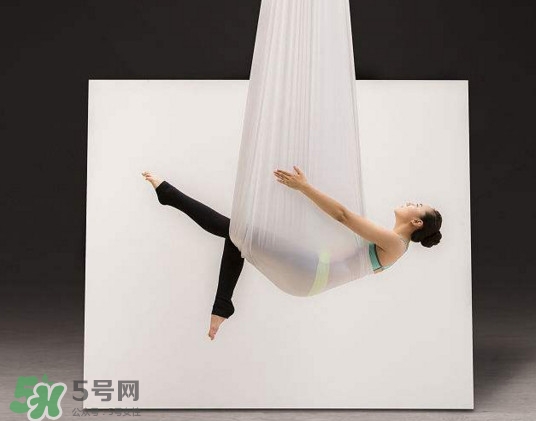 空中瑜伽誰發(fā)明的？空中瑜伽到底有哪些功效
