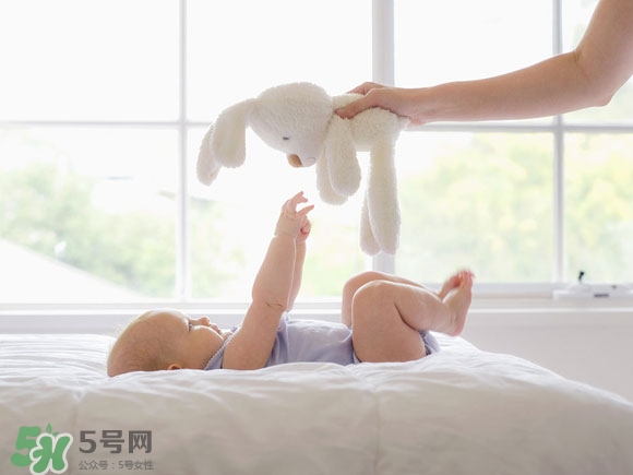 寶寶頭型是睡出來的嗎？寶寶頭型矯正最佳時間